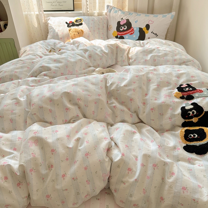 91家纺网 家纺一手货源 找家纺 丽涵家纺 2025新款全棉纯棉13372数码印花毛巾绣四件套 碎花小猫