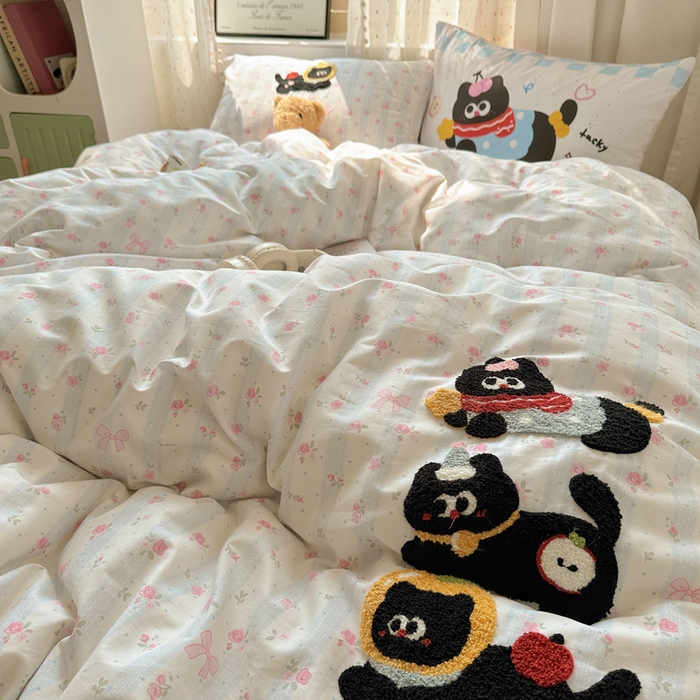 91家纺网 家纺一手货源 找家纺 丽涵家纺 2025新款全棉纯棉13372数码印花毛巾绣四件套 碎花小猫