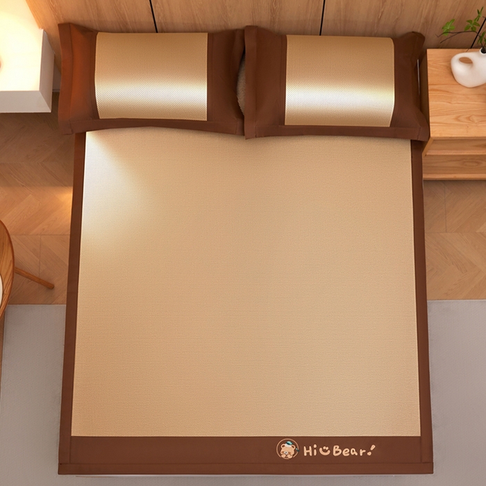 91家纺网 家纺一手货源 找家纺 全季家居 2025新款A类抗菌防螨小熊系列冰藤席凉席席子 平纹熊-金咖 床席