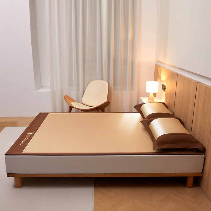 91家纺网 家纺一手货源 找家纺 全季家居 2025新款A类抗菌防螨小熊系列冰藤席凉席席子 平纹熊-金咖 床席