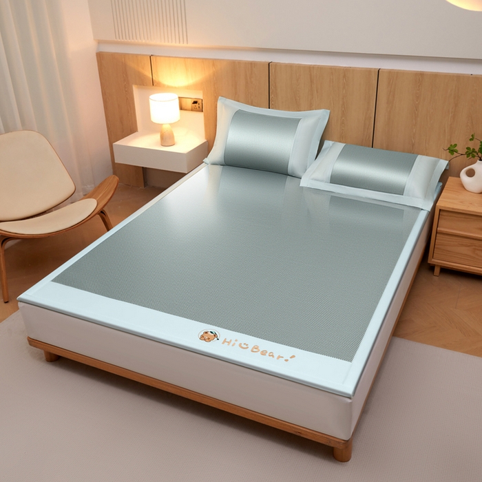 91家纺网 家纺一手货源 找家纺 全季家居 2025新款A类抗菌防螨小熊系列冰藤席凉席席子 平纹熊-水绿 床席