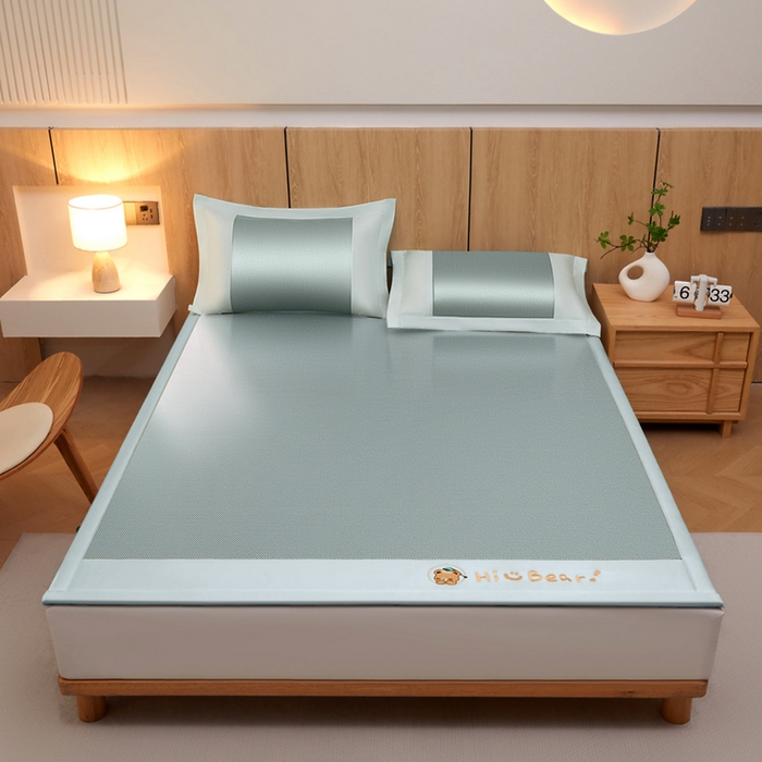 91家纺网 家纺一手货源 找家纺 全季家居 2025新款A类抗菌防螨小熊系列冰藤席凉席席子 平纹熊-水绿 床席