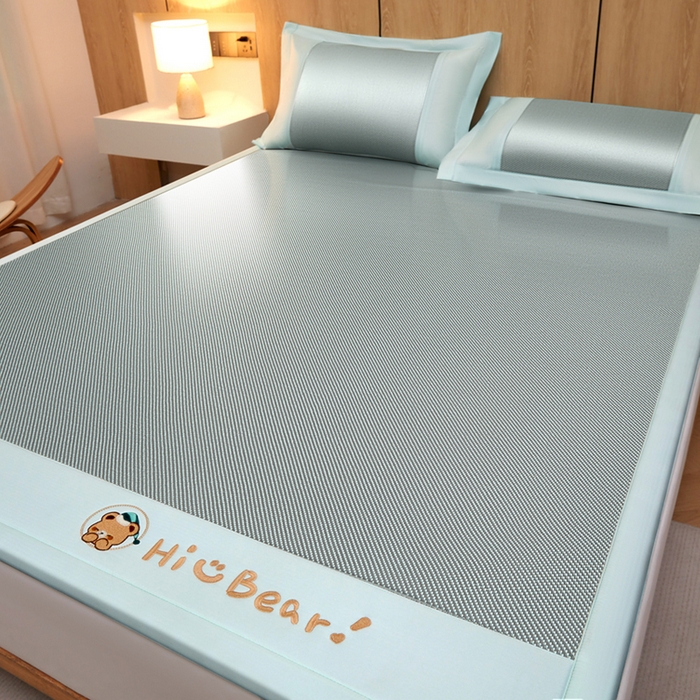 91家纺网 家纺一手货源 找家纺 全季家居 2025新款A类抗菌防螨小熊系列冰藤席凉席席子 平纹熊-水绿 床席