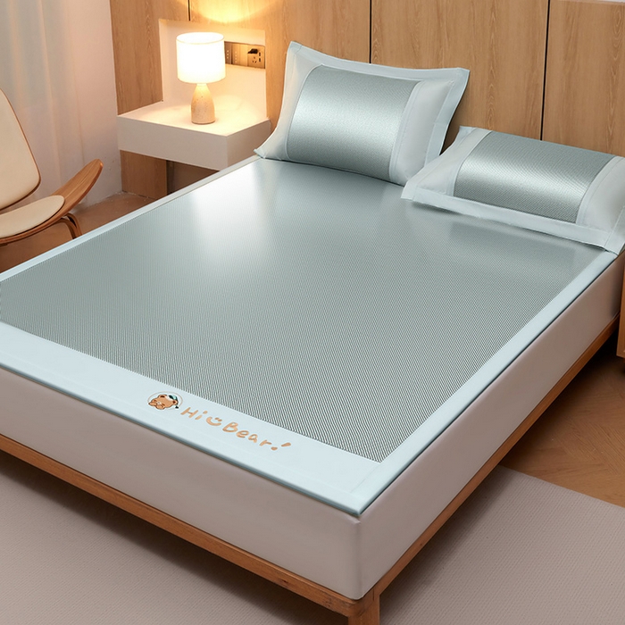 91家纺网 家纺一手货源 找家纺 全季家居 2025新款A类抗菌防螨小熊系列冰藤席凉席席子 平纹熊-水绿 床席