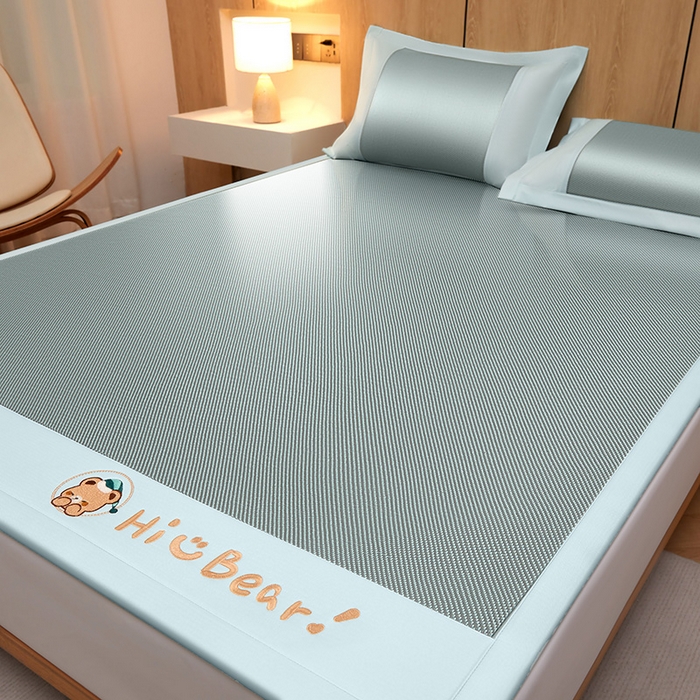 91家纺网 家纺一手货源 找家纺 全季家居 2025新款A类抗菌防螨小熊系列冰藤席凉席席子 平纹熊-水绿 床席