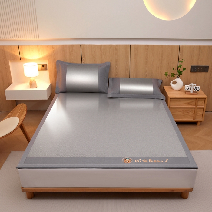 91家纺网 家纺一手货源 找家纺 全季家居 2025新款A类抗菌防螨小熊系列冰藤席凉席席子 平纹熊-银灰 床席