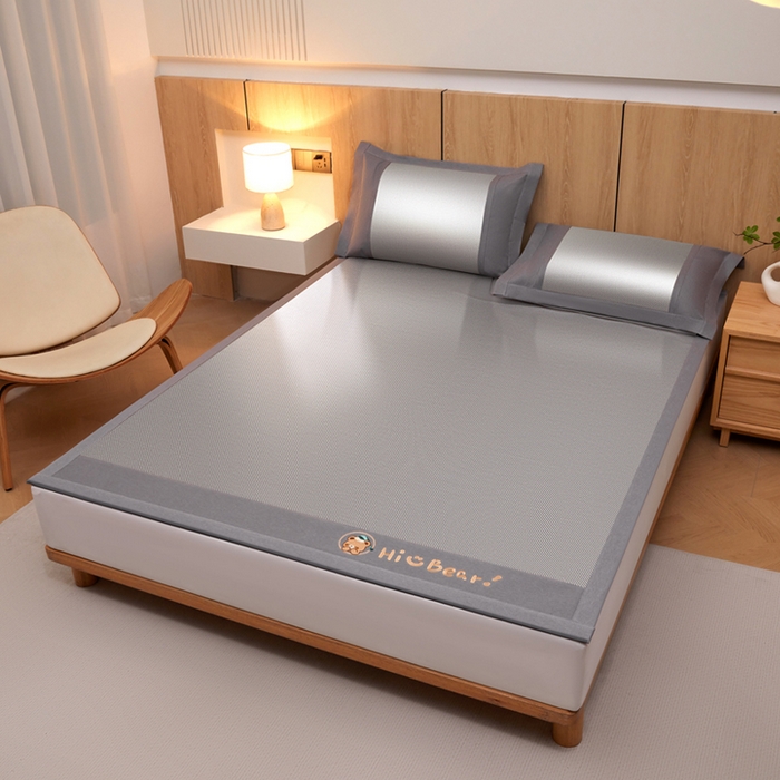 91家纺网 家纺一手货源 找家纺 全季家居 2025新款A类抗菌防螨小熊系列冰藤席凉席席子 平纹熊-银灰 床席