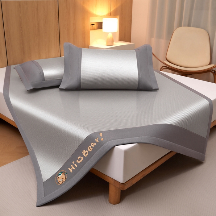 91家纺网 家纺一手货源 找家纺 全季家居 2025新款A类抗菌防螨小熊系列冰藤席凉席席子 平纹熊-银灰 床席