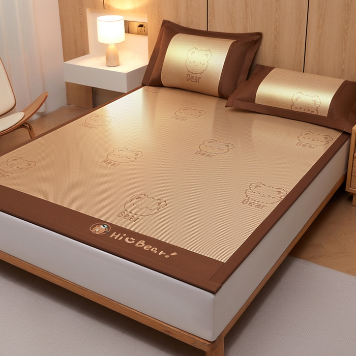 91家纺网 家纺一手货源 找家纺 全季家居 2025新款A类抗菌防螨小熊系列冰藤席凉席席子 提花熊-金咖 床席