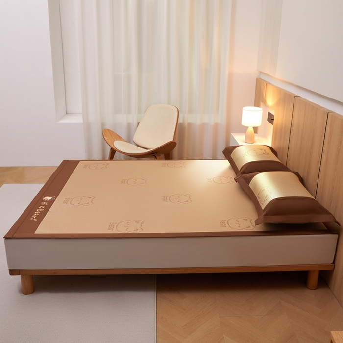 91家纺网 家纺一手货源 找家纺 全季家居 2025新款A类抗菌防螨小熊系列冰藤席凉席席子 提花熊-金咖 床席