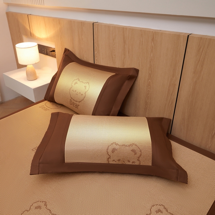 91家纺网 家纺一手货源 找家纺 全季家居 2025新款A类抗菌防螨小熊系列冰藤席凉席席子 提花熊-金咖 床席