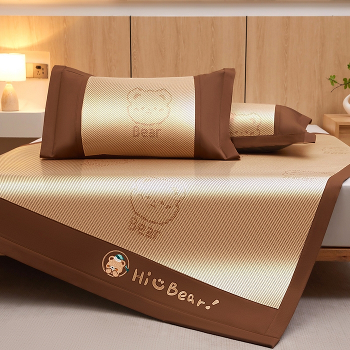 91家纺网 家纺一手货源 找家纺 全季家居 2025新款A类抗菌防螨小熊系列冰藤席凉席席子 提花熊-金咖 床席