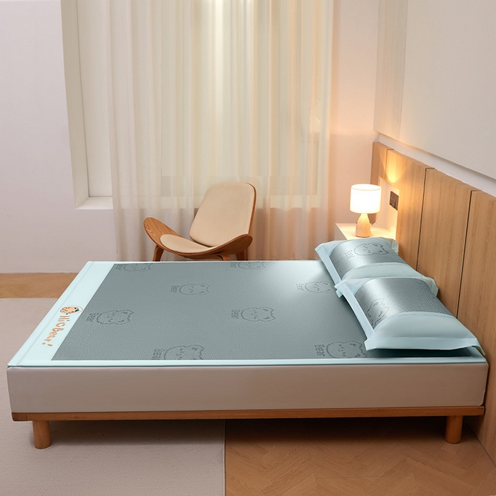 91家纺网 家纺一手货源 找家纺 全季家居 2025新款A类抗菌防螨小熊系列冰藤席凉席席子 提花熊-水绿 床席