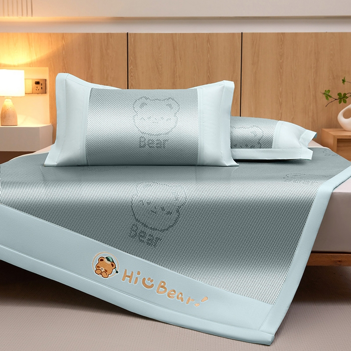 91家纺网 家纺一手货源 找家纺 全季家居 2025新款A类抗菌防螨小熊系列冰藤席凉席席子 提花熊-水绿 床席