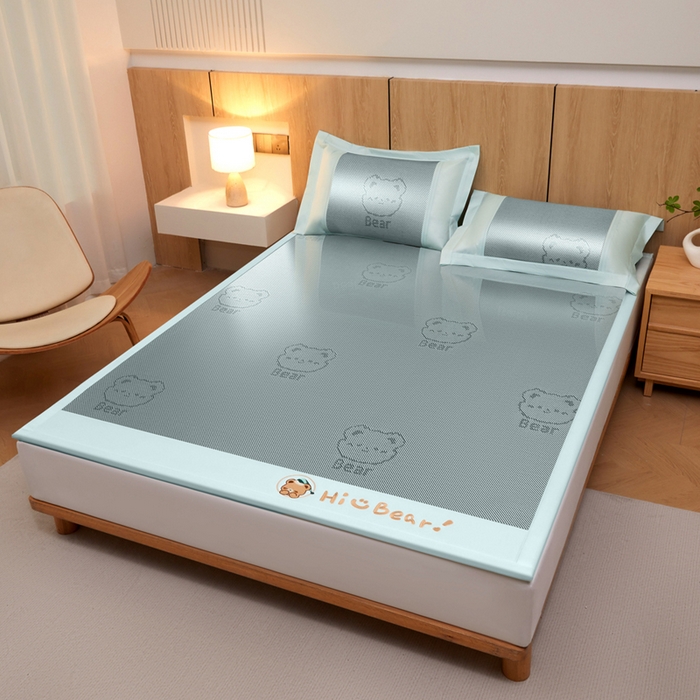 91家纺网 家纺一手货源 找家纺 全季家居 2025新款A类抗菌防螨小熊系列冰藤席凉席席子 提花熊-水绿 床席