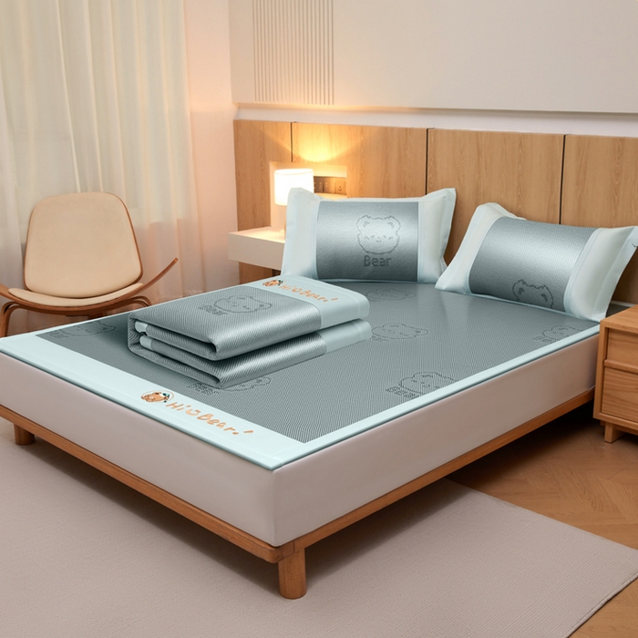 91家纺网 家纺一手货源 找家纺 全季家居 2025新款A类抗菌防螨小熊系列冰藤席凉席席子 提花熊-水绿 床席