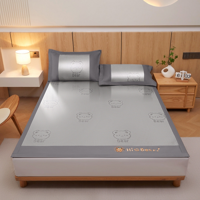 91家纺网 家纺一手货源 找家纺 全季家居 2025新款A类抗菌防螨小熊系列冰藤席凉席席子 提花熊-银灰 床席