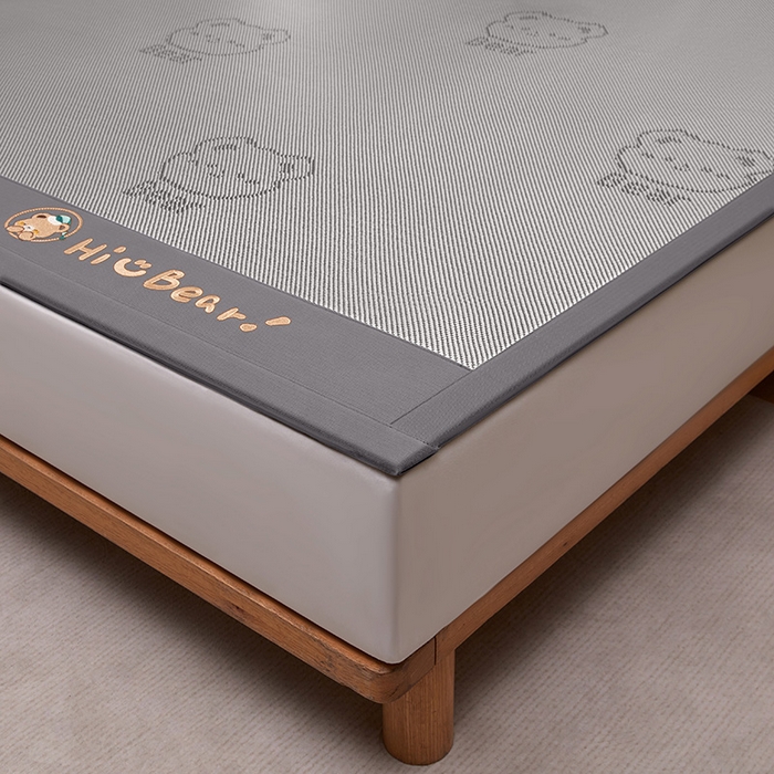 91家纺网 家纺一手货源 找家纺 全季家居 2025新款A类抗菌防螨小熊系列冰藤席凉席席子 提花熊-银灰 床席