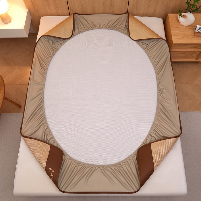 91家纺网 家纺一手货源 找家纺 全季家居 2025新款A类抗菌防螨小熊系列冰藤席凉席席子 平纹熊-金咖 床笠