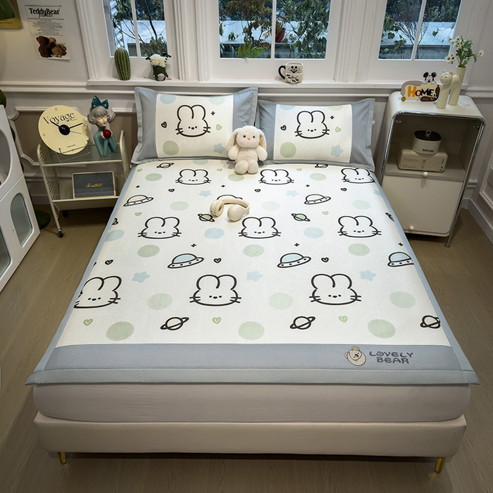 91家纺网 家纺一手货源 找家纺 全季家居 2025新款A类抗菌防螨数码印花冰藤席凉席席子 太空兔 床席