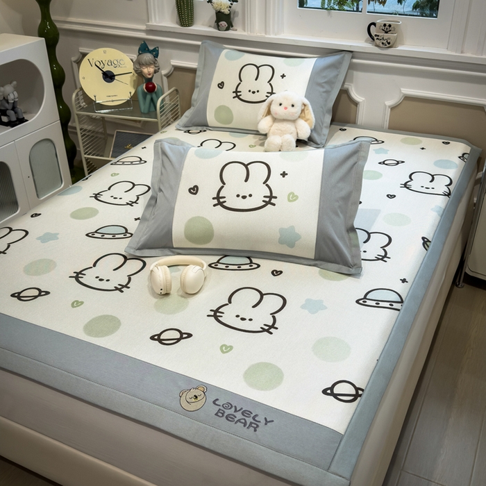 91家纺网 家纺一手货源 找家纺 全季家居 2025新款A类抗菌防螨数码印花冰藤席凉席席子 太空兔 床席