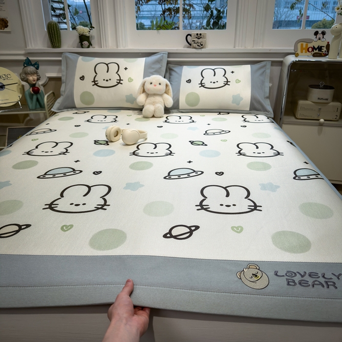 91家纺网 家纺一手货源 找家纺 全季家居 2025新款A类抗菌防螨数码印花冰藤席凉席席子 太空兔 床席