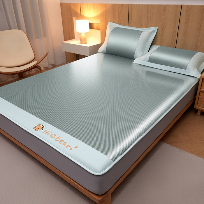 91家纺网 家纺一手货源 找家纺 全季家居 2025新款A类抗菌防螨小熊系列冰藤席凉席席子 平纹熊-水绿 床笠