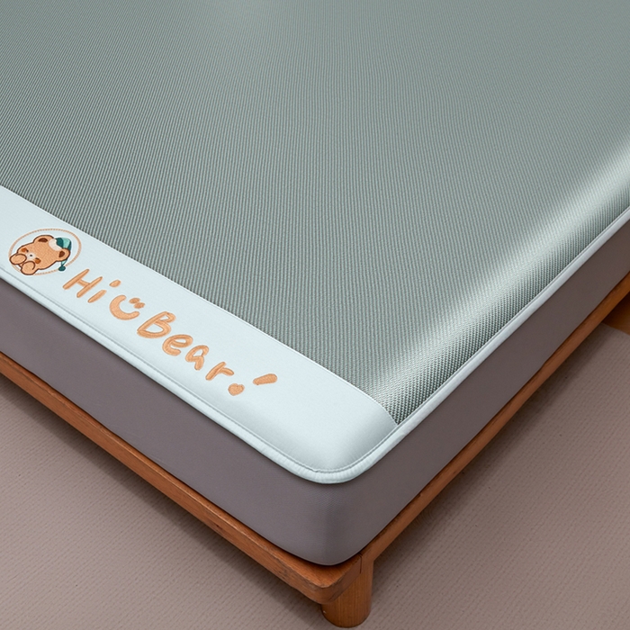 91家纺网 家纺一手货源 找家纺 全季家居 2025新款A类抗菌防螨小熊系列冰藤席凉席席子 平纹熊-水绿 床笠