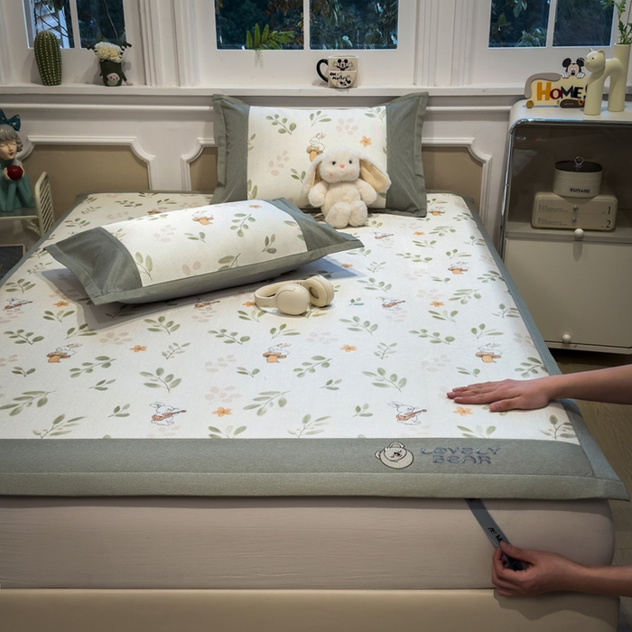 91家纺网 家纺一手货源 找家纺 全季家居 2025新款A类抗菌防螨数码印花冰藤席凉席席子 田园兔 床席