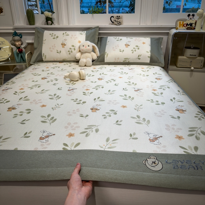 91家纺网 家纺一手货源 找家纺 全季家居 2025新款A类抗菌防螨数码印花冰藤席凉席席子 田园兔 床席