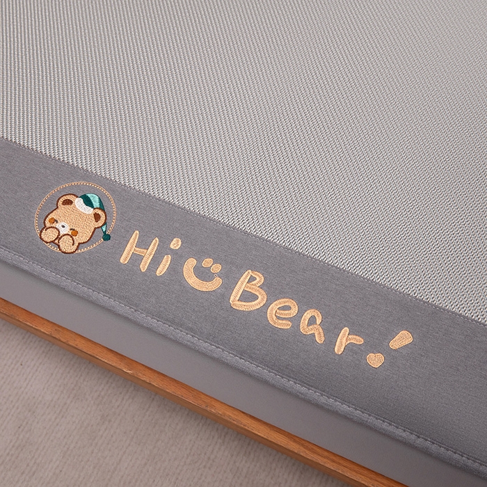 91家纺网 家纺一手货源 找家纺 全季家居 2025新款A类抗菌防螨小熊系列冰藤席凉席席子 平纹熊-银灰 床笠