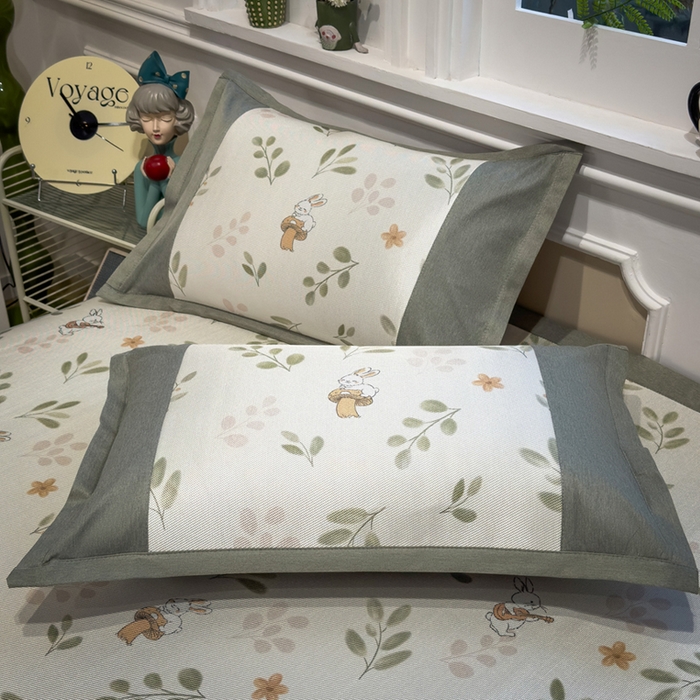 91家纺网 家纺一手货源 找家纺 全季家居 2025新款A类抗菌防螨数码印花冰藤席凉席席子 田园兔 床席