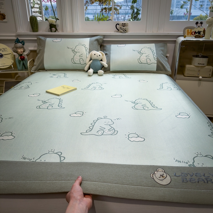 91家纺网 家纺一手货源 找家纺 全季家居 2025新款A类抗菌防螨数码印花冰藤席凉席席子 小恐龙 床席