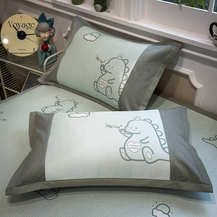 91家纺网 家纺一手货源 找家纺 全季家居 2025新款A类抗菌防螨数码印花冰藤席凉席席子 小恐龙 床席