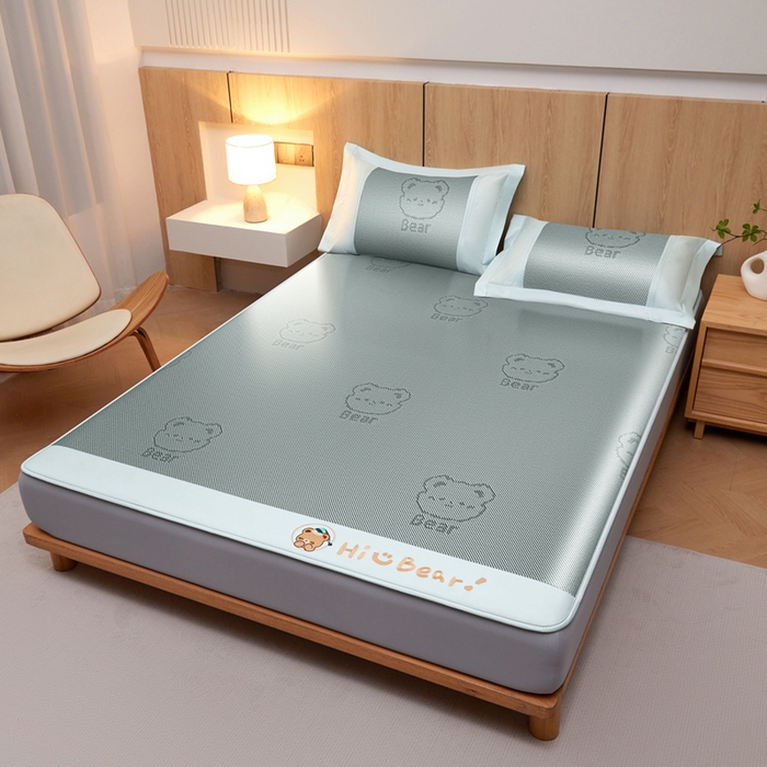 91家纺网 家纺一手货源 找家纺 全季家居 2025新款A类抗菌防螨小熊系列冰藤席凉席席子 提花熊-水绿 床笠