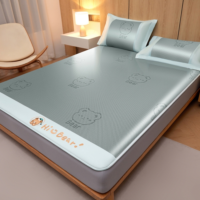 91家纺网 家纺一手货源 找家纺 全季家居 2025新款A类抗菌防螨小熊系列冰藤席凉席席子 提花熊-水绿 床笠