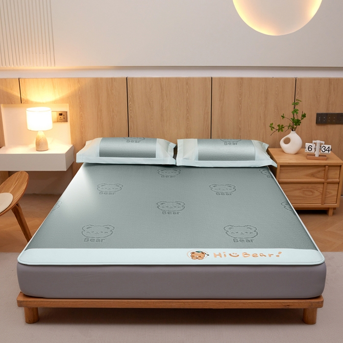 91家纺网 家纺一手货源 找家纺 全季家居 2025新款A类抗菌防螨小熊系列冰藤席凉席席子 提花熊-水绿 床笠