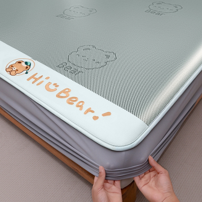 91家纺网 家纺一手货源 找家纺 全季家居 2025新款A类抗菌防螨小熊系列冰藤席凉席席子 提花熊-水绿 床笠