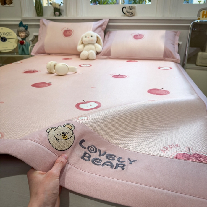 91家纺网 家纺一手货源 找家纺 全季家居 2025新款A类抗菌防螨数码印花冰藤席凉席席子 小苹果 床席