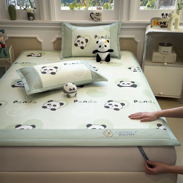 91家纺网 家纺一手货源 找家纺 全季家居 2025新款A类抗菌防螨数码印花冰藤席凉席席子 小熊猫 床席