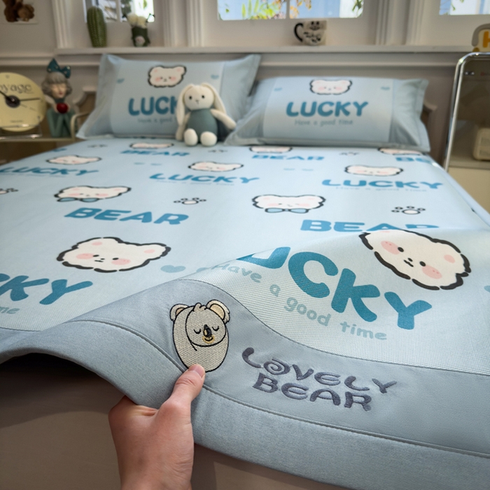 91家纺网 家纺一手货源 找家纺 全季家居 2025新款A类抗菌防螨数码印花冰藤席凉席席子 幸运熊 床席