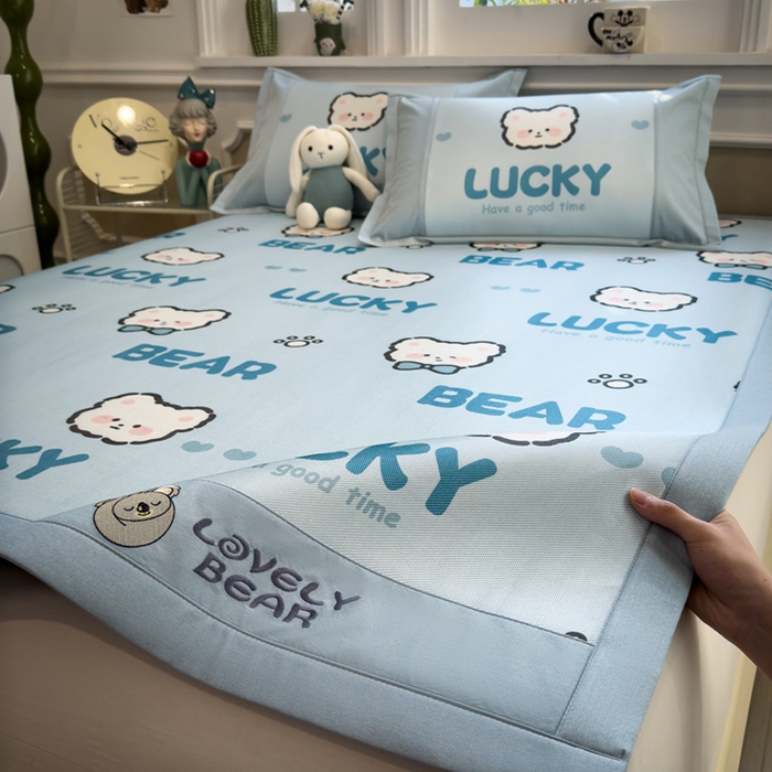 91家纺网 家纺一手货源 找家纺 全季家居 2025新款A类抗菌防螨数码印花冰藤席凉席席子 幸运熊 床席