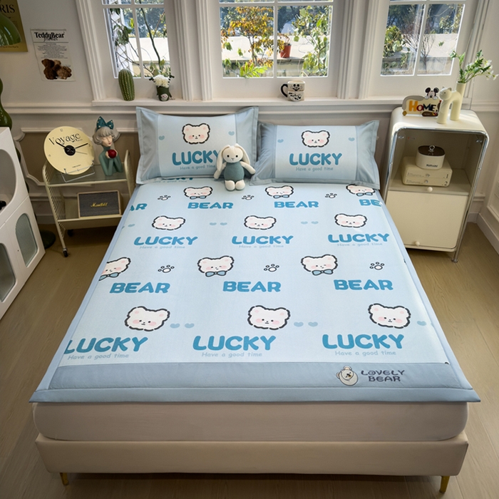 91家纺网 家纺一手货源 找家纺 全季家居 2025新款A类抗菌防螨数码印花冰藤席凉席席子 幸运熊 床席