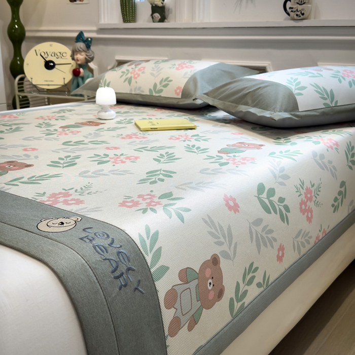 91家纺网 家纺一手货源 找家纺 全季家居 2025新款A类抗菌防螨数码印花冰藤席凉席席子 熊乐园 床席