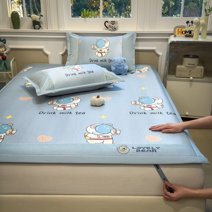 91家纺网 家纺一手货源 找家纺 全季家居 2025新款A类抗菌防螨数码印花冰藤席凉席席子 宇航员 床席