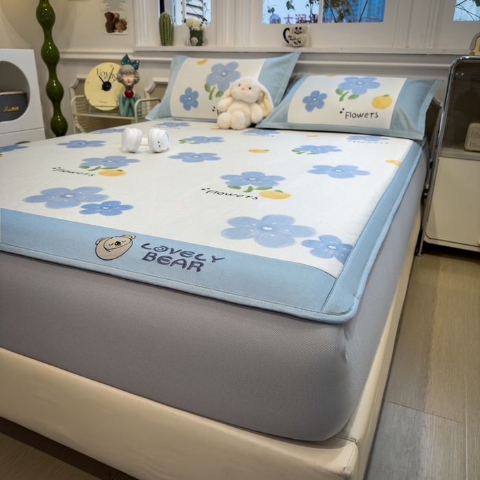 91家纺网 家纺一手货源 找家纺 全季家居 2025新款A类抗菌防螨数码印花冰藤席凉席席子 花朵 床笠