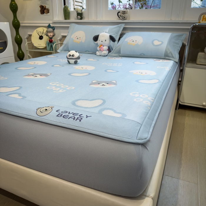 91家纺网 家纺一手货源 找家纺 全季家居 2025新款A类抗菌防螨数码印花冰藤席凉席席子 萌宠乐园 床笠