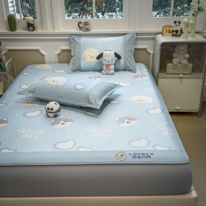 91家纺网 家纺一手货源 找家纺 全季家居 2025新款A类抗菌防螨数码印花冰藤席凉席席子 萌宠乐园 床笠