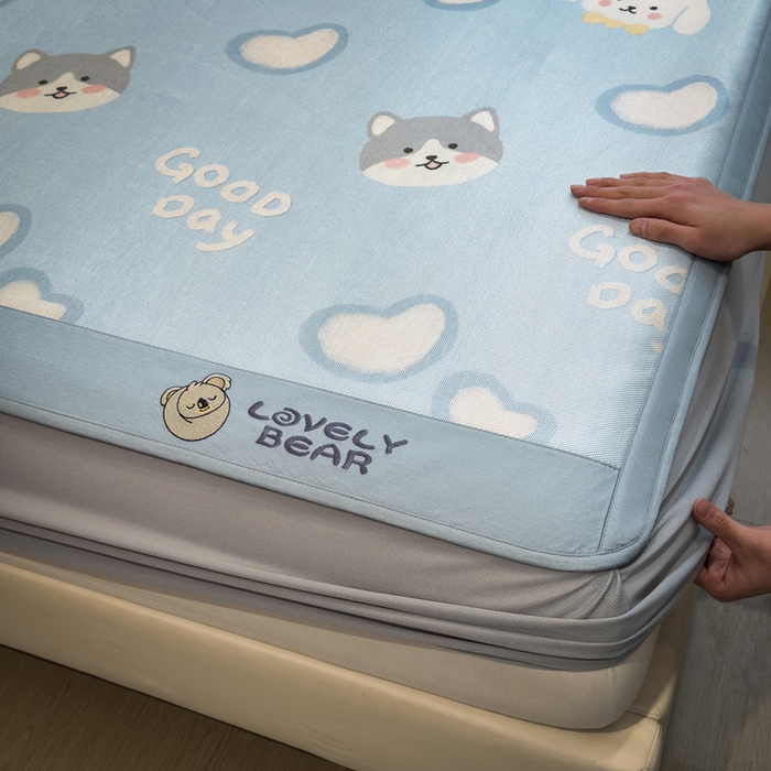 91家纺网 家纺一手货源 找家纺 全季家居 2025新款A类抗菌防螨数码印花冰藤席凉席席子 萌宠乐园 床笠