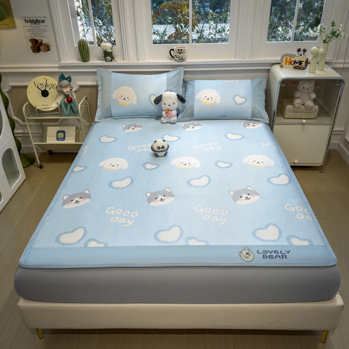 91家纺网 家纺一手货源 找家纺 全季家居 2025新款A类抗菌防螨数码印花冰藤席凉席席子 萌宠乐园 床笠